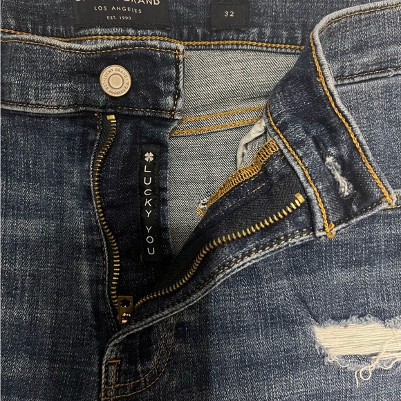 LUCKY BRAND Cut off, Athletic Straight Cut, Jean Shorts. Excellent Condition! - Picture 5 of 10